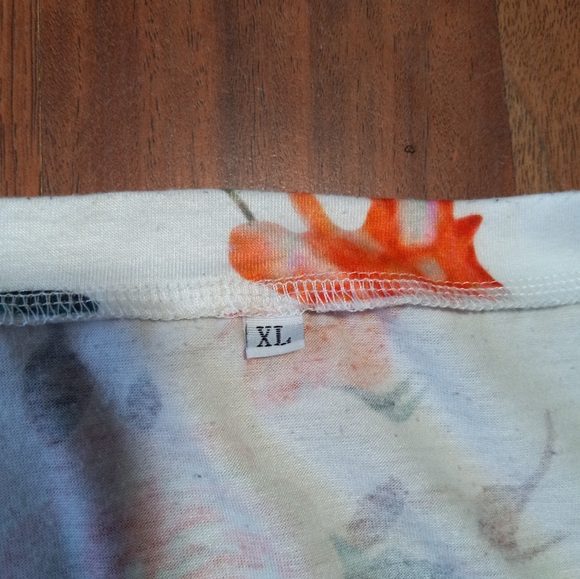 2 Floral Pattern Tops - Picture 4 of 7